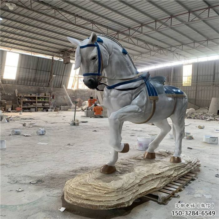 操場戰(zhàn)馬雕塑，公園題材，動物主題